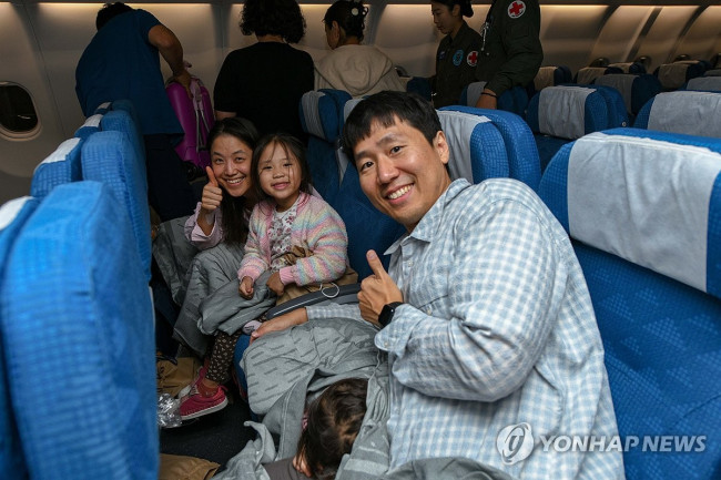 '사막의 빛' 작전…사우디서 군 수송기 타고 중동 체류 교민 대피